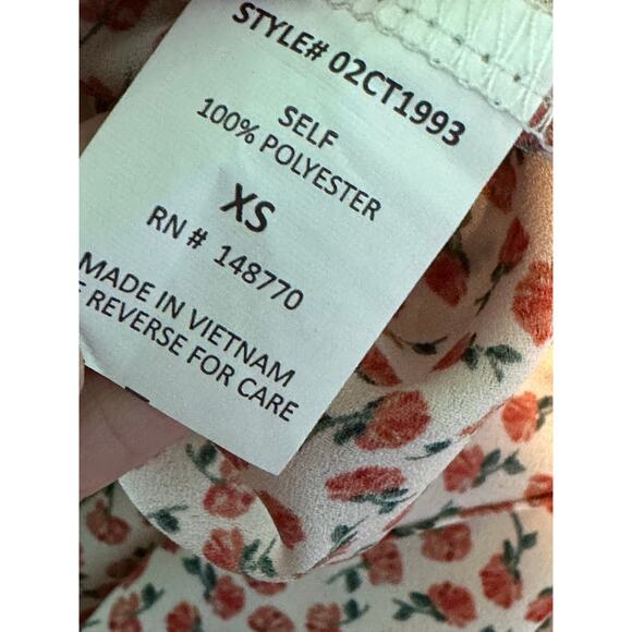 Sienna Sky White Red Floral V Neck Ruffle Blouse Size XS - Picture 4 of 12